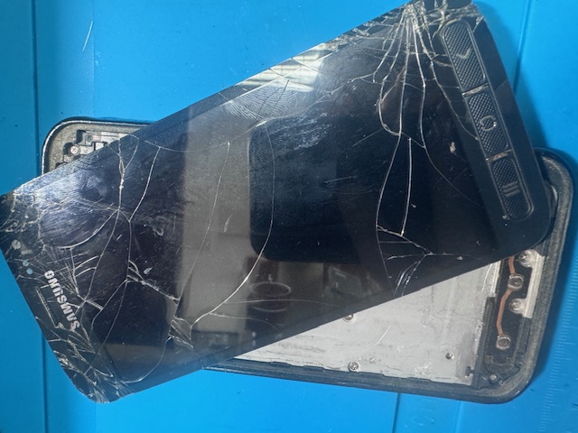 Demontaż ekranu Samsung XCover 4