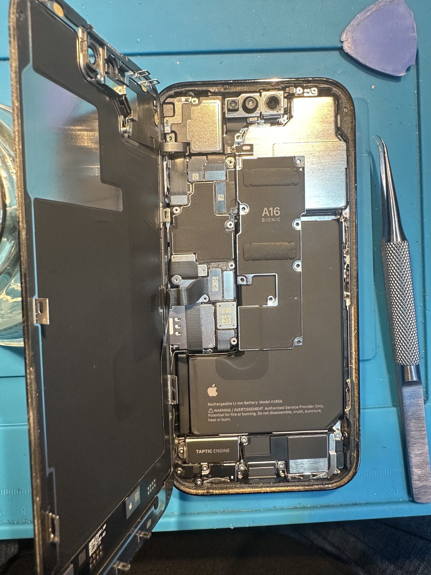 Wymiana oryginalnej baterii w iPhone 14 Pro – diagnostyka i konfiguracja