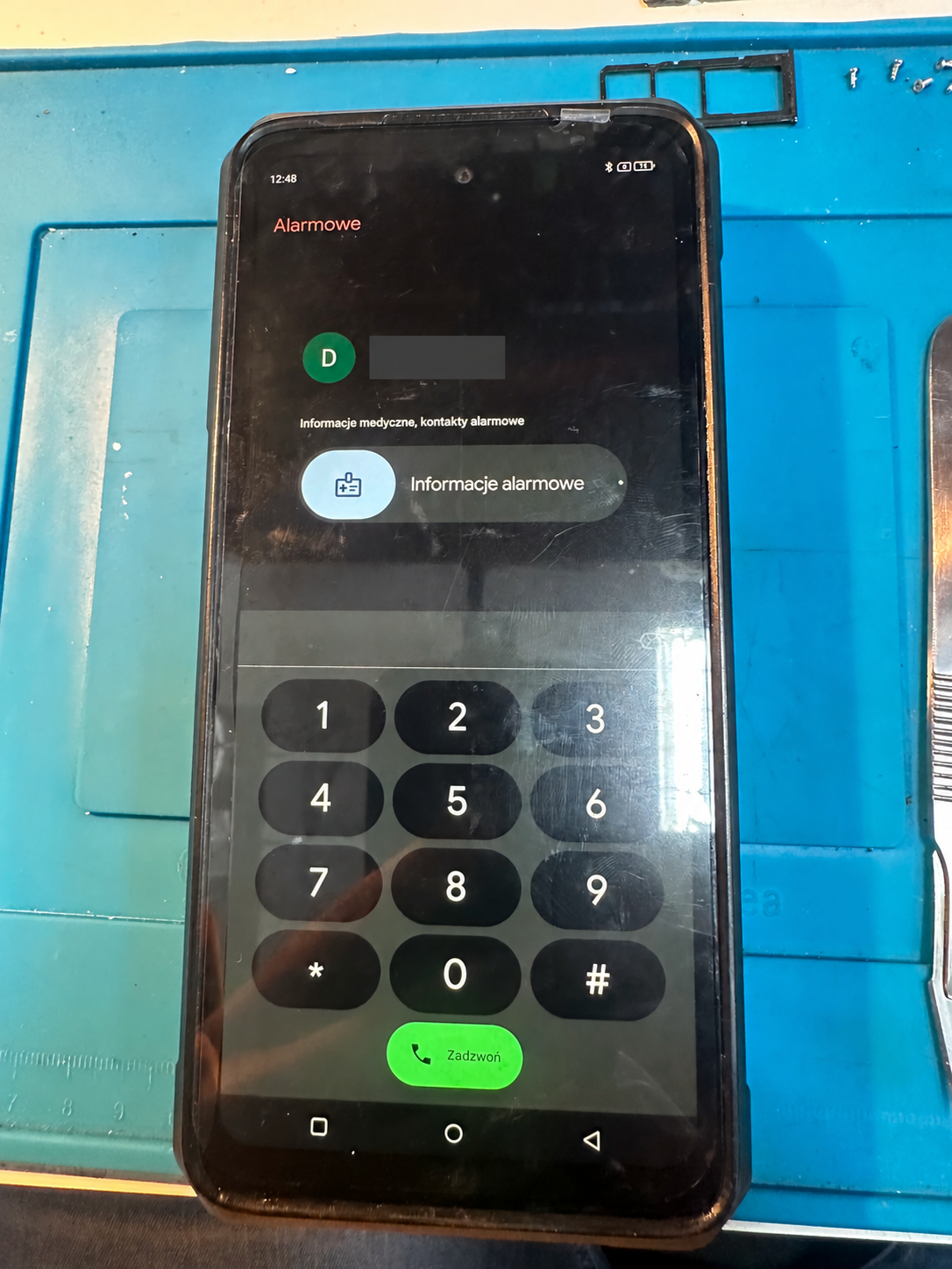 Uruchomiony Ulefone Armor 26 Ultra widziany od przodu po naprawie uszkodzeń po zalaniu