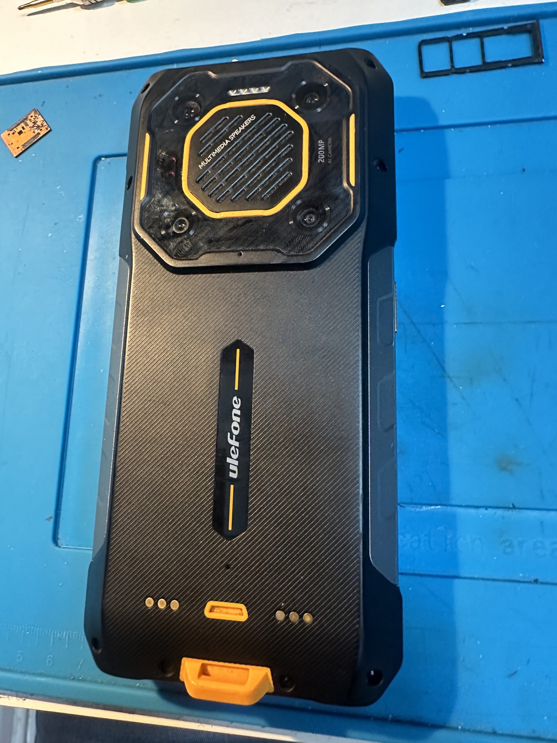 Tył obudowy Ulefone Armor 26 Ultra po zakończonej naprawie zalania