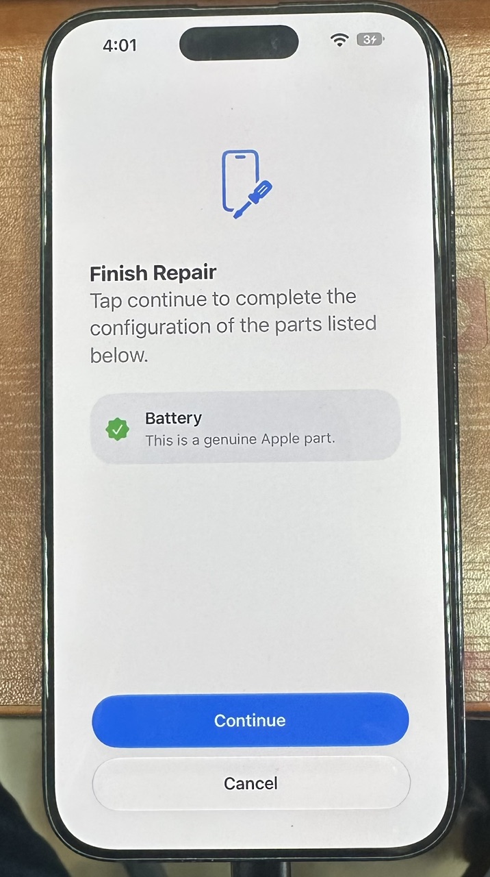 Ekran Finish Repair potwierdzający oryginalną baterię Apple w iPhonie 14 Pro